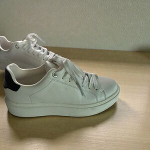 Steve Madden - Classic White Sneakers
